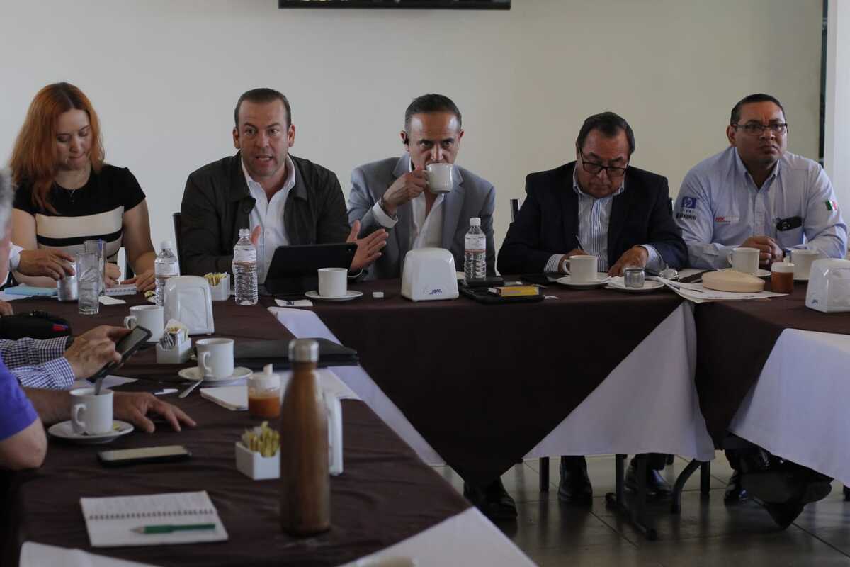 Integrantes del CLIP dialogan con el diputado Felipe González sobre temas de movilidad, seguridad y Centro Histórico de Torreón | Manuel Guadarrama