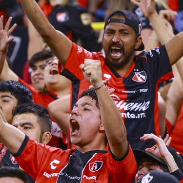 Aníbal Fájer, presidente del equipo, hace un llamado a la afición para cerrar filas durante la transición del equipo