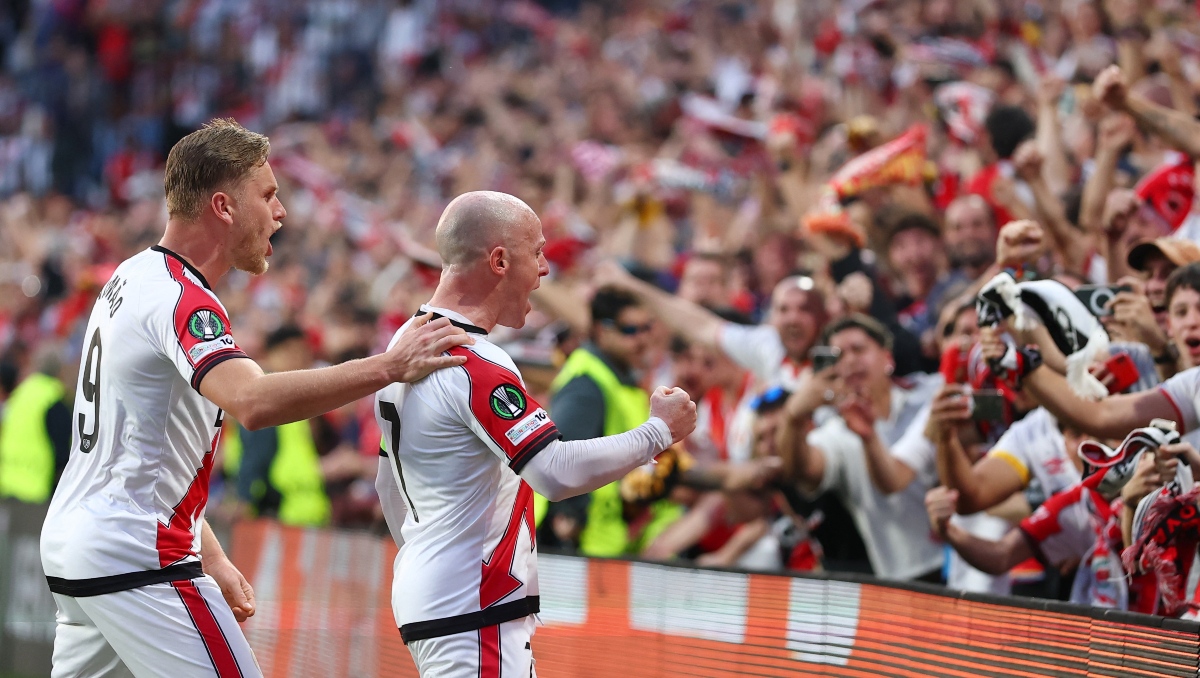 Rayo Vallecano golea al AEK Atenas de Orbelín Pineda y está cerca de las Semifinales de Conference League (Reuters)