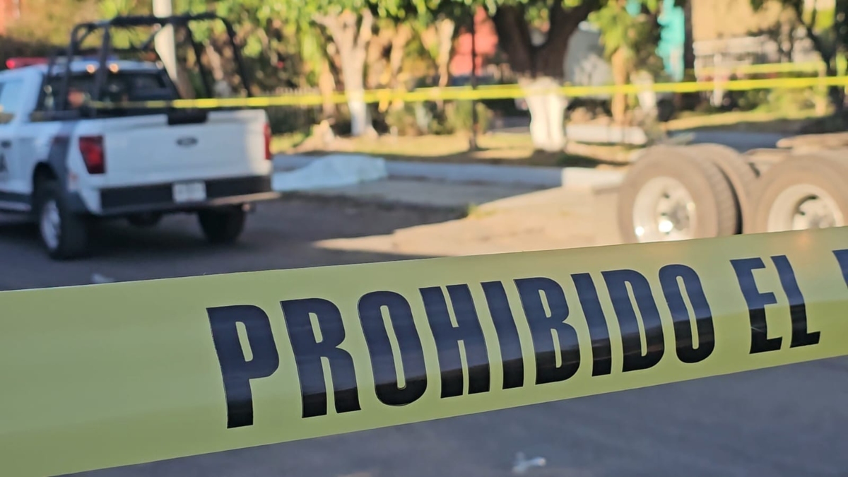 Las autoridades municipales llegaron para acordonar la zona donde fue encontrado el cadáver (Foto: Juan Carlos Munguía)