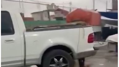 Camioneta impactó puesto de papas en Tulancingo. (Cortesía)