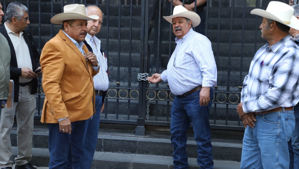 Campesinos rechazaron reunirse con funcionarios federales. | Foto: Jesús Quintanar