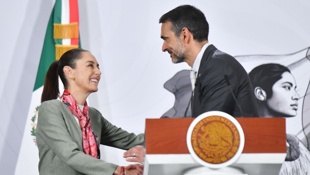 Daniel Cocenzo, CEO de Grupo Modelo saluda a la Presidenta de México. Foto: Cuartoscuro