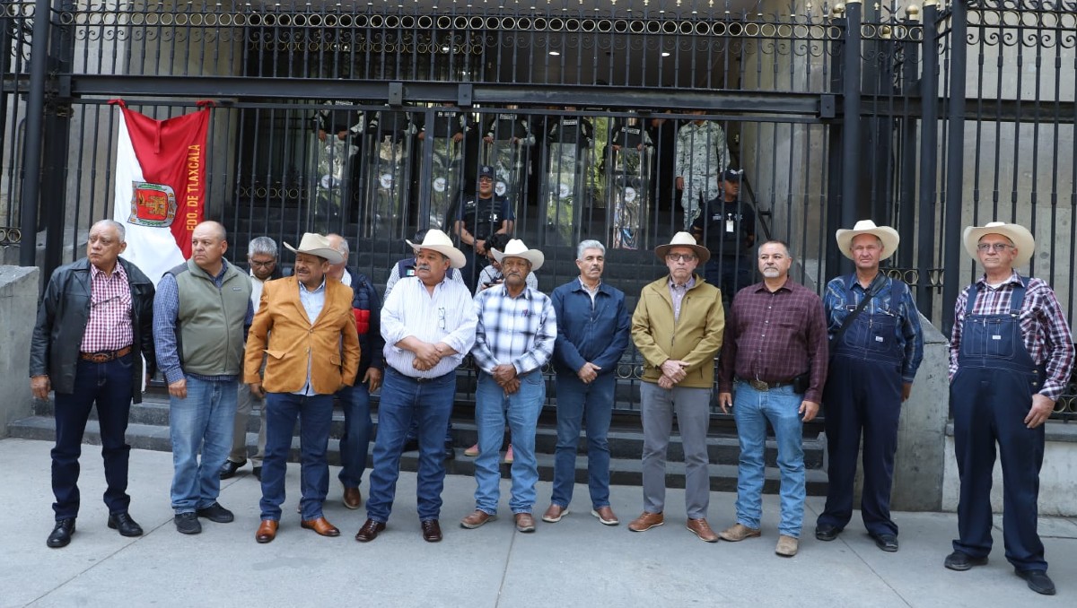 Integrantes del Frente Nacional para el Rescate del Campo Mexicano bloquean las entradas de Segob. | Jesús Quintanar