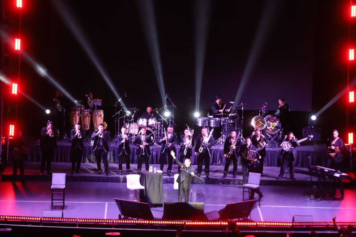 El intérprete compartió el escenario con sus músicos e invitados especiales: José Manuel Zamacona, Luis Ángel, "El Flaco" y Claudio Alcaraz / Jesús Qu