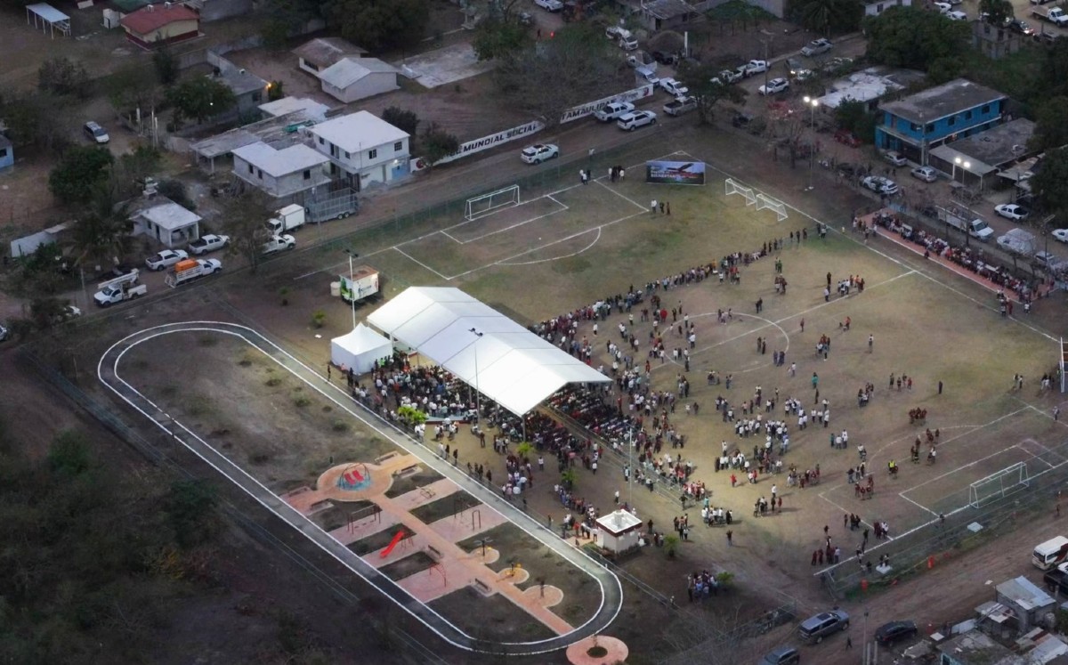 El mandatario cortó el listón oficial de la obra en el sector altamirense.