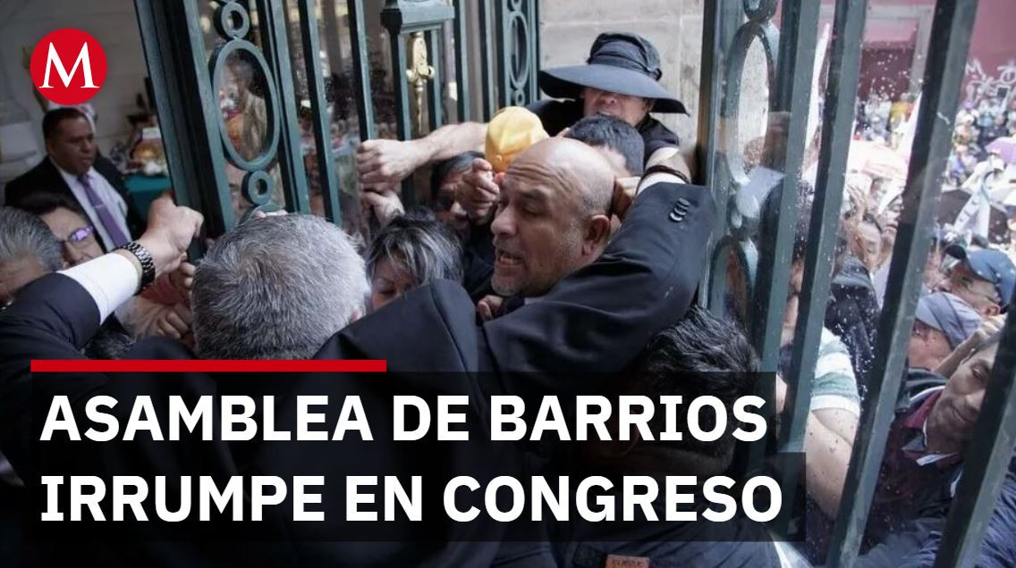 Miembros de la Asamblea de Barrios irrumpen en el Congreso de la Ciudad de México