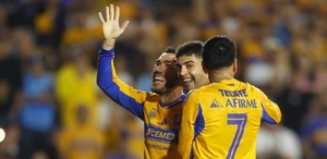 Tigres derrotó a Chivas, líder del torneo, con una gran actuación de Brunetta y Ángel Correa para afianzarse en la zona de Liguilla