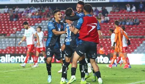 Con doblete de Mateo Coronel, Querétaro derrotó a Necaxa en casa y conserva opciones para meterse a liguilla de la Liga MX