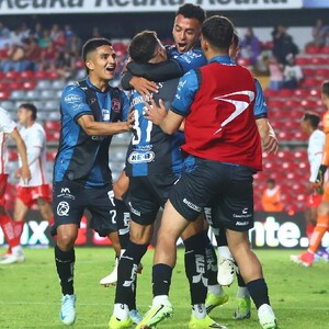 Con doblete de Mateo Coronel, Querétaro derrotó a Necaxa en casa y conserva opciones para meterse a liguilla de la Liga MX