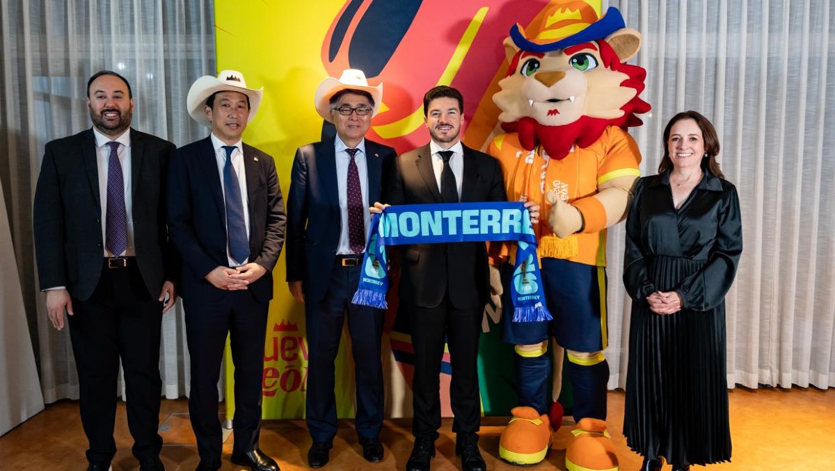 Samuel García busca impulsar Monterrey como sede mundialista en Asia.