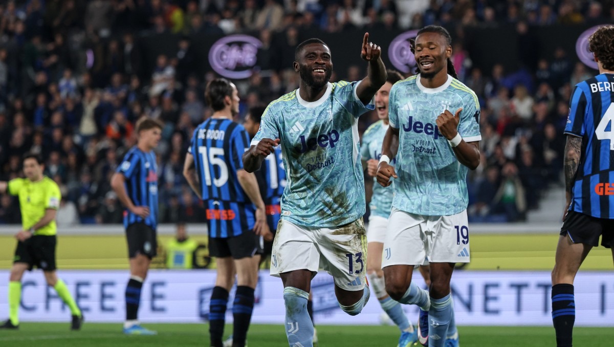Con un único gol del mediocampista Jerémie Boga, la Juventus vence a la Atalanta en Bergamo (AP)