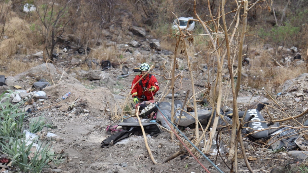 Bomberos de Zapopan acudieron al lugar para auxiliar a los heridos (Foto: Cortesía)