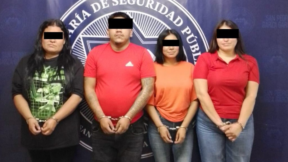 Los detenidos presuntamente robaron en un negocio ubicado sobre Calzada del Valle.  Foto: Especial