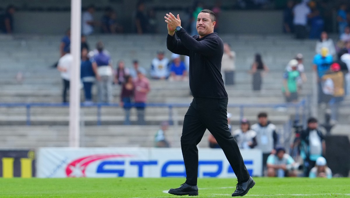 Efraín Juárez celebra la victoria de Pumas sobre Mazatlán (Imago7)