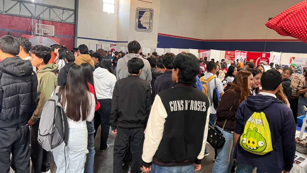 Estudiantes de nivel medio superior participaron en la Expo Orienta UJED 2026.| Especial.