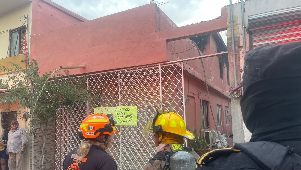 El fuego se reportó en la segunda planta de una vivienda. Foto: Especial