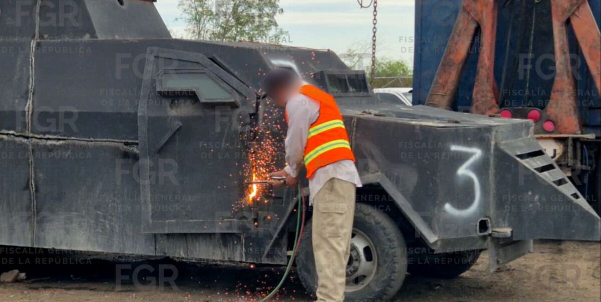 FGR destruye vehículos blindados tipo “monstruo” asegurados al crimen organizado en Tamaulipas