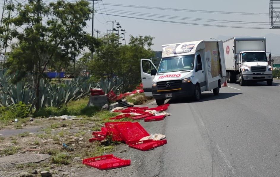 El camión de la empresa panadera quedó en el perímetro de la zona pavimentada. | Sandra González