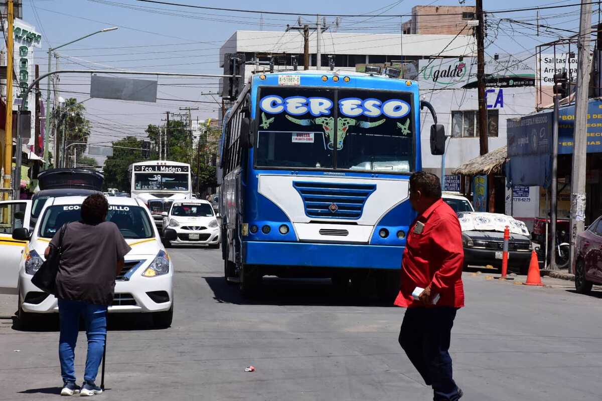 Camiones de ruta en La Laguna de Durango. | Roberto Amaya