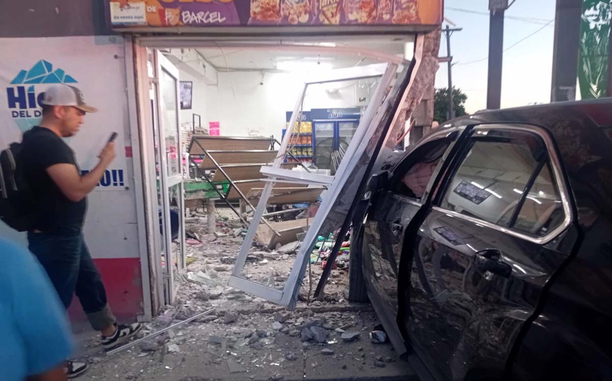 Conductora choca con tiendita en Lerdo. | Foto: Especial