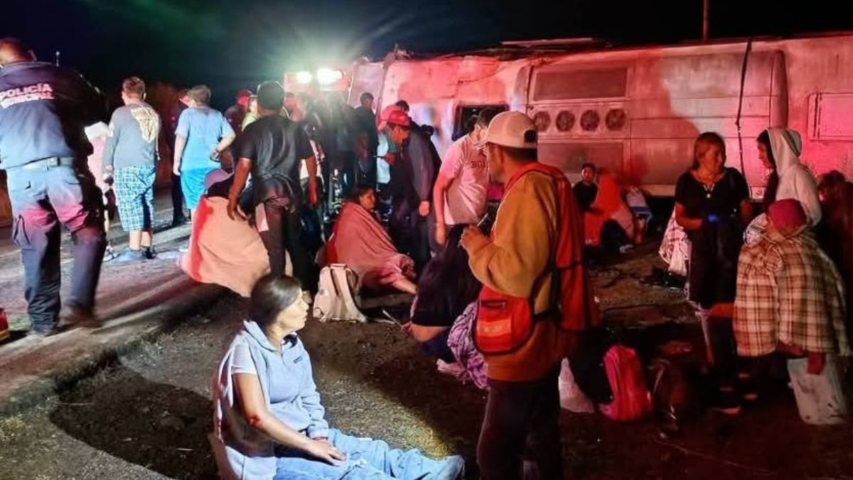 Decenas de peregrinos lesionados al volcarse su autobús en San Luis de la Paz .