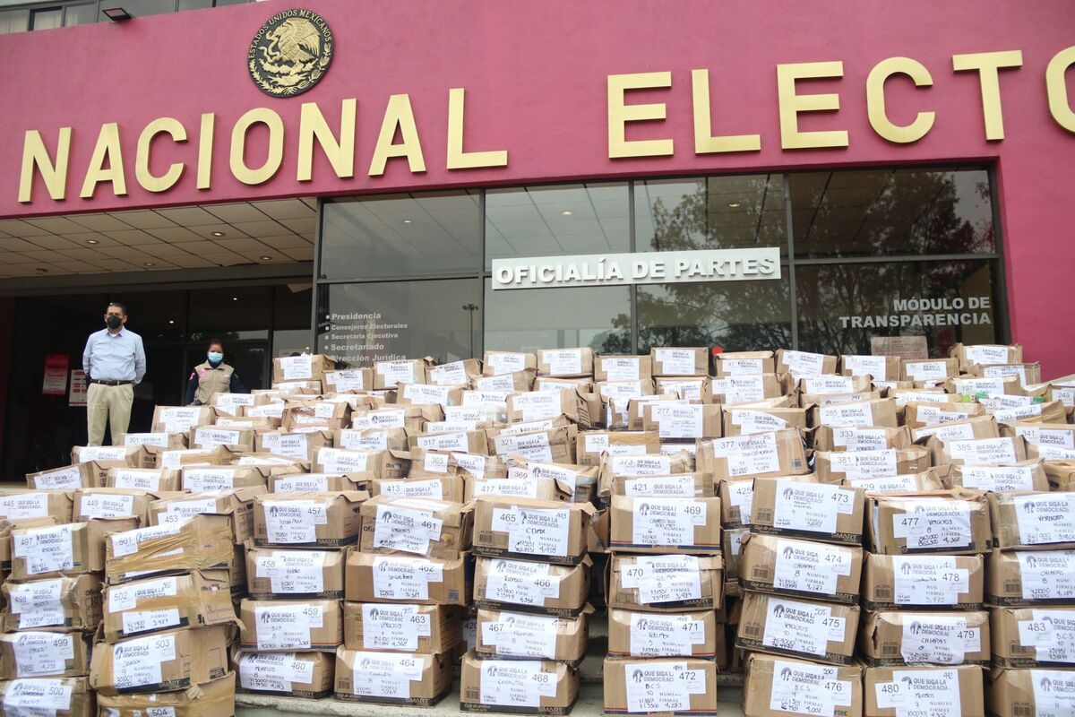 El INE continúa la revisión interna por dobles afiliaciones entre organizaciones que buscan convertirse en partidos políticos. | Cuartoscuro