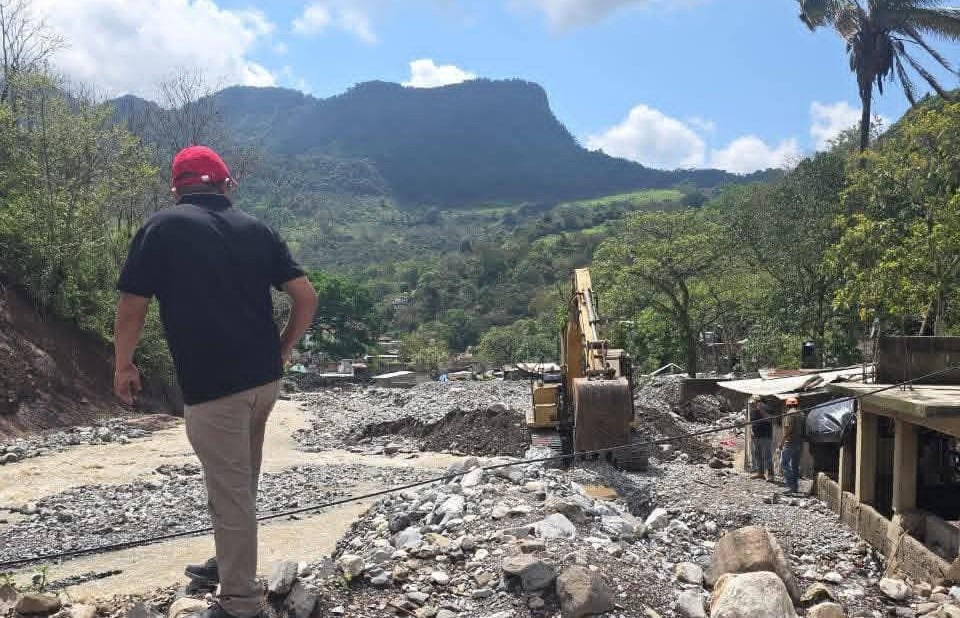 Lluvias provocan el colapso de un puente. (Cortesía)