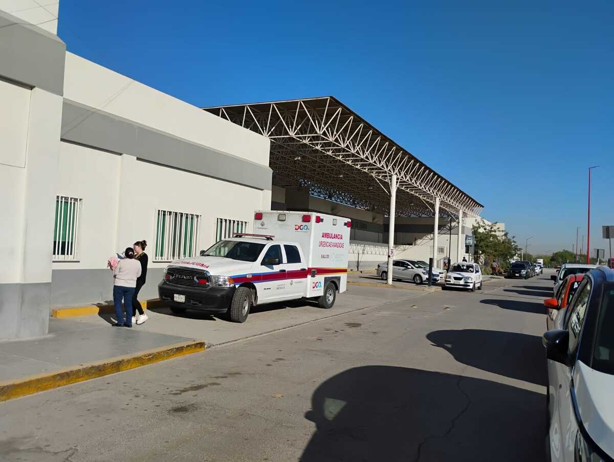 La menor fue impactada junto a su hermano al intentar cruzar la calle tras bajar de un autobús.| Especial.