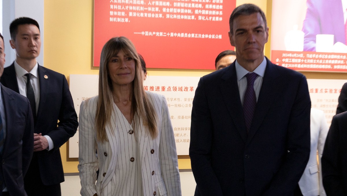 Pedro Sánchez y su esposa Bergoña Gómez. | AFP