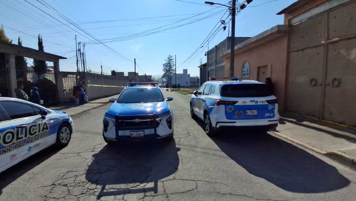 La Policía de Metepec acordonó el predio por el hallazgo del cuerpo. Foto: (Especial)