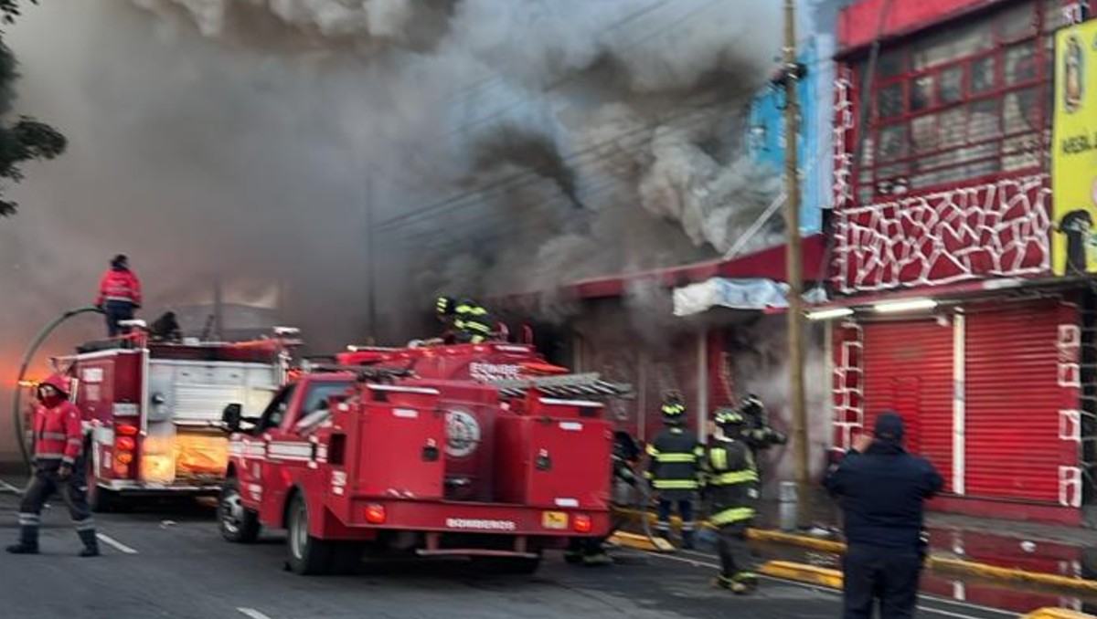 Se registró un incendio en local junto a la Terminal de Toluca. | Especial