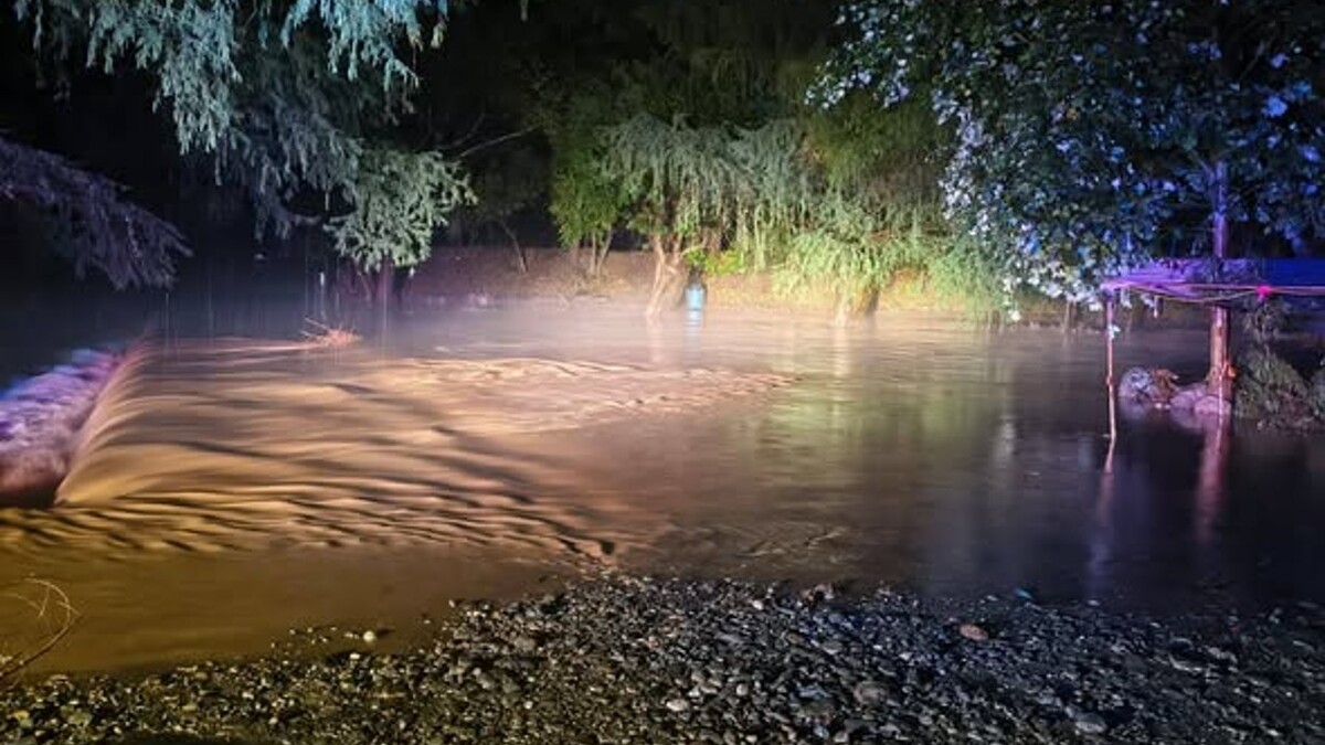 Rescatan a personas atrapadas en Los Troncones en Victoria por lluvias