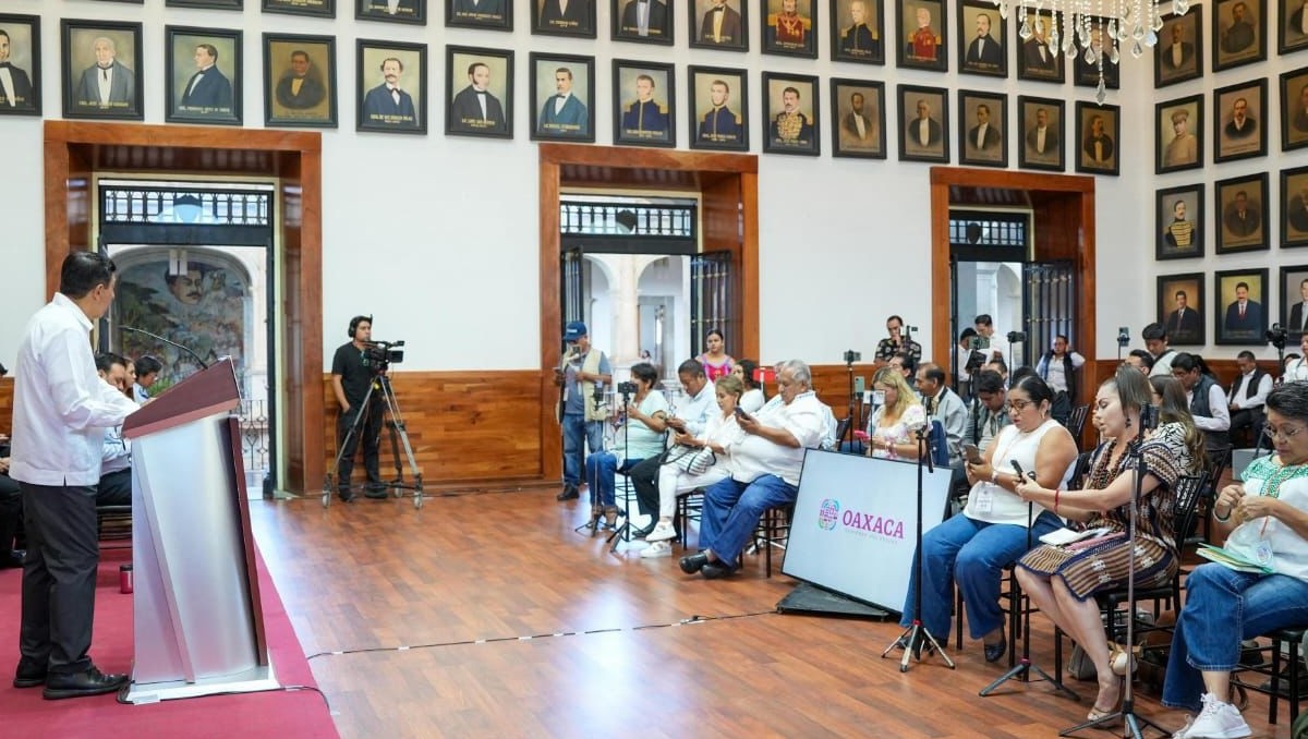 Salomón Jara Cruz informó que la Primavera Oaxaqueña impulsa acciones concretas en materia de salud y vivienda. | Especial