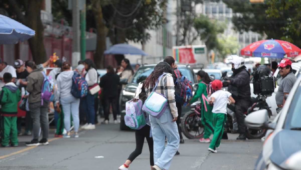 Tras dos semanas de vacaciones los estudiantes regresan al ciclo escolar 2025-2026 que culminará el 15 de julio. Foto: (Tania Contreras)