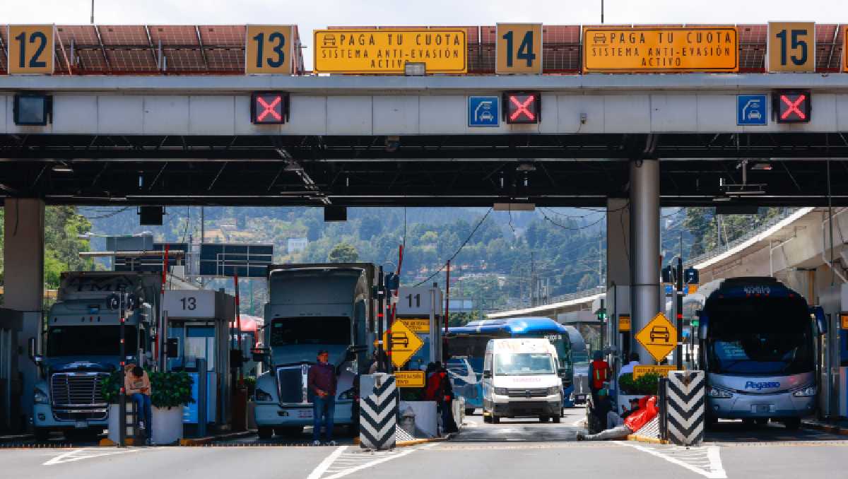 Los usuarios de la México-Toluca se inconformaron por el alza de las tarifas. Foto archivo: (Cuartoscuro)