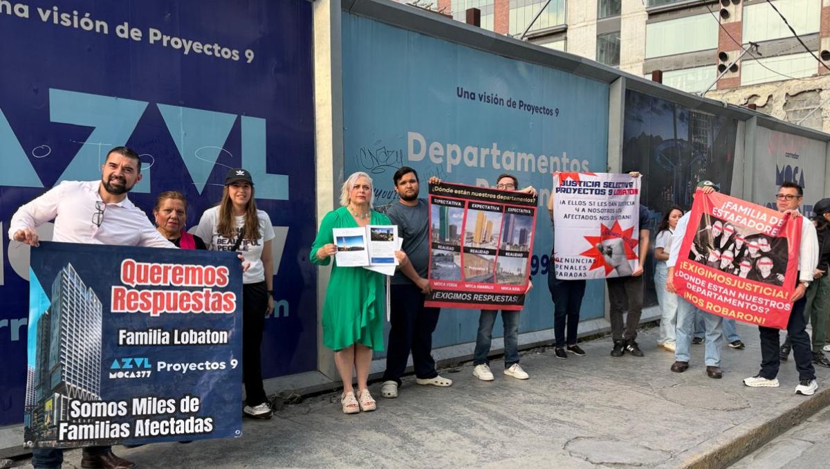 Los afectados expusieron sus casos en el terreno donde se construiría el edificio de departamentos. | Mayte Villasana