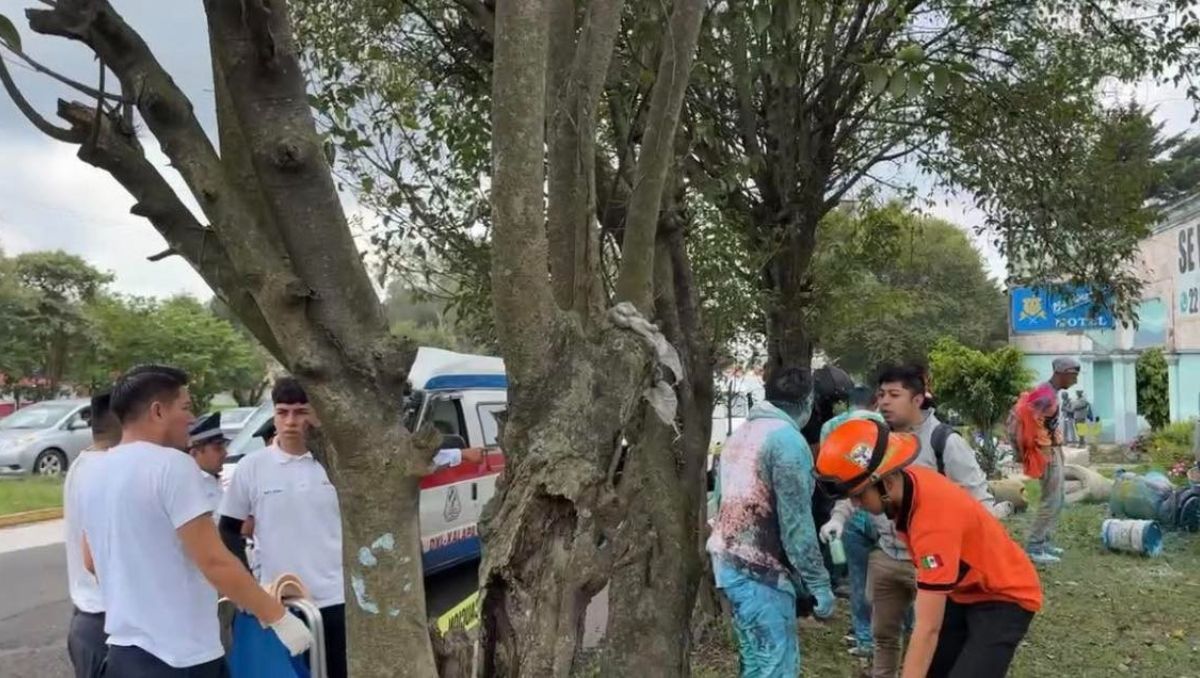 Cubiertos de pintura azul, los lesionados fueron atendidos en el lugar. | Especial