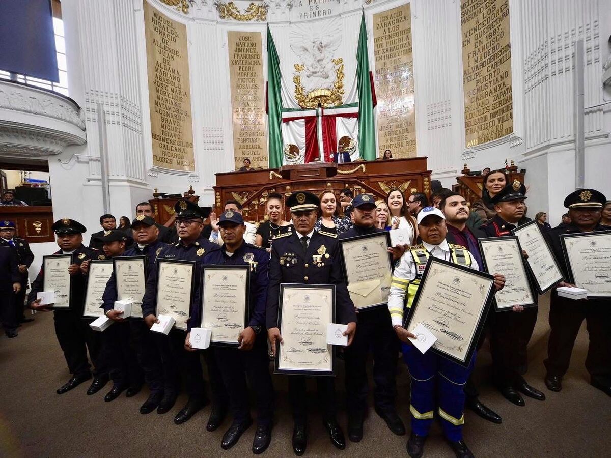 Se entregó un reconocimiento especial al General de Brigada de la Guardia Nacional de Estado Mayor. (Foto: Especial)