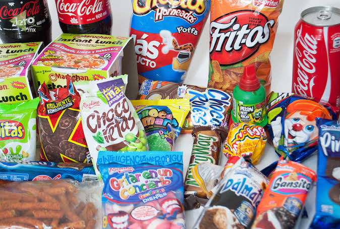 Erradican comida chatarra en primarias en Hidalgo, pero universitarios se resisten