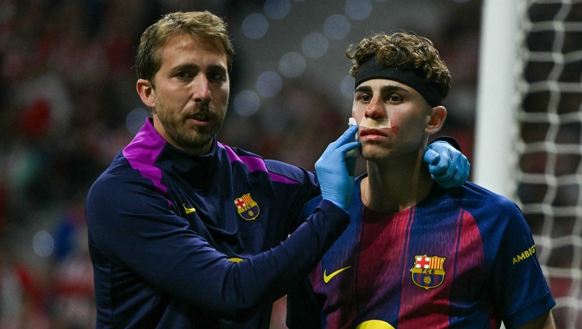 Fermín López sufre fuerte golpe durante el partido Atlético vs Barcelona de Champions (AFP)