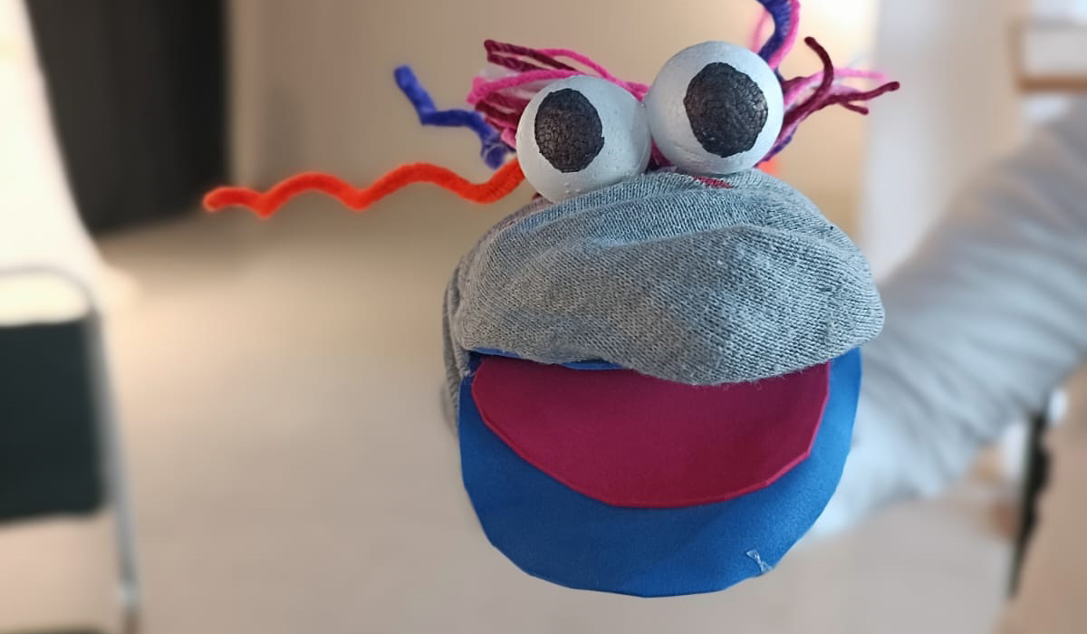 Los niños podrán crear personajes a partir de elementos reciclados como calcetines. (cortesía)