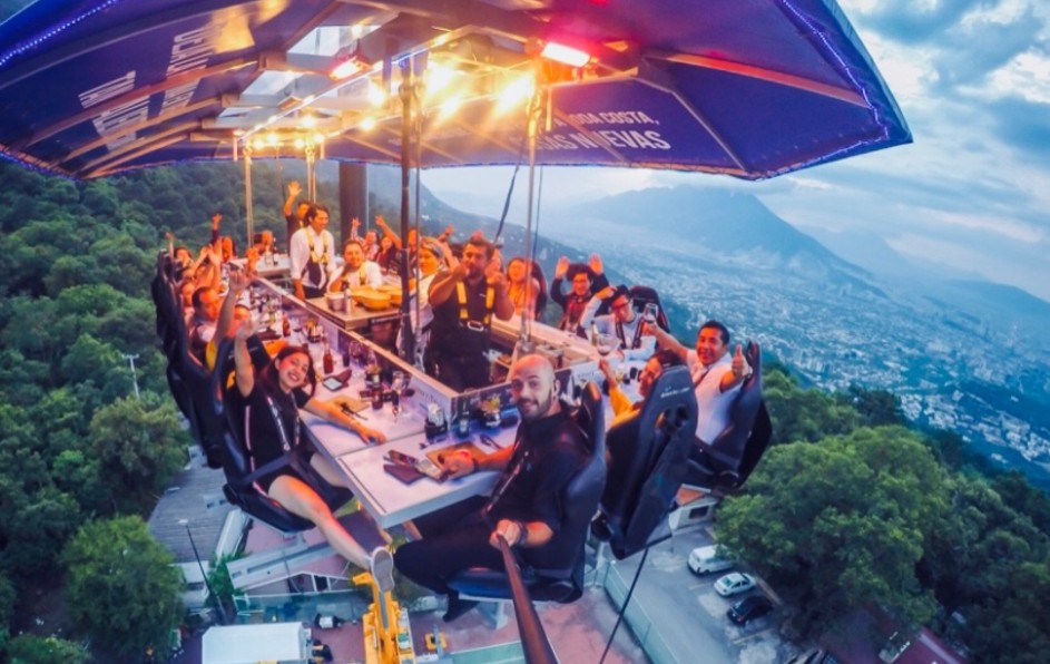 Se ofrecen horarios nocturnos entre semana y elevaciones desde la tarde los sábados y domingos. | Instagram