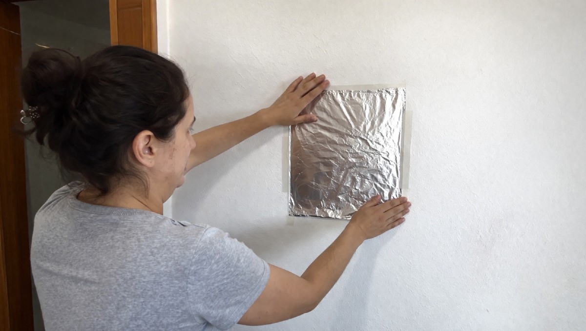 ¿Para qué pegan papel aluminio en la pared? Así detecta humedad | IA DISCOVER