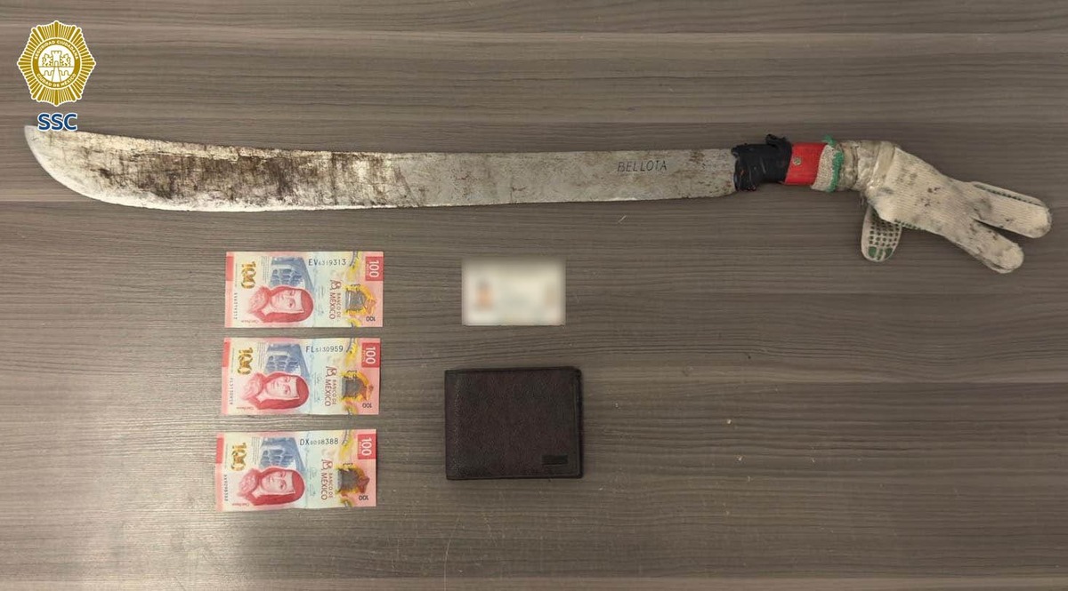 La policía recuperó una cartera con dinero e identificación oficial de la víctima (Especial)