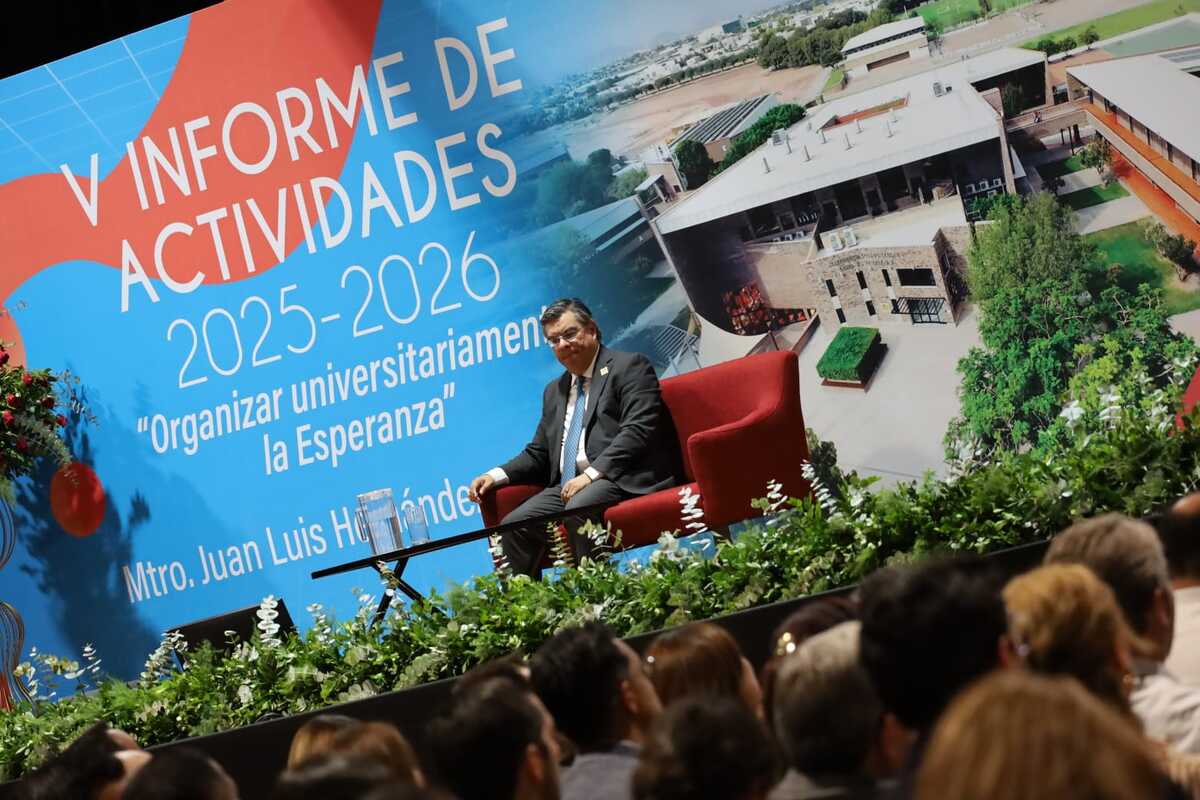 Durante su quinto informe, el rector Juan Luis Hernández Avendaño destacó el aumento en la matrícula e inversiones.| Verónica Rivera.