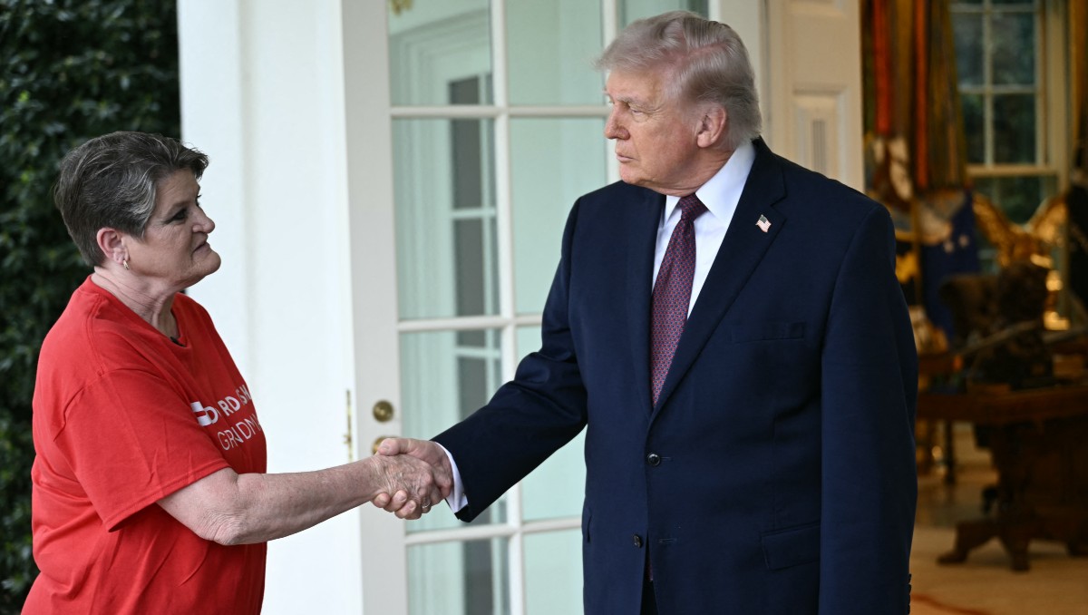 Repartidora es abuela y paga tratamiento médico de su marido. | AFP