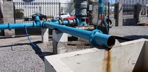 Simas Torreón enfrenta suspensión de ASL y daño en bomba del sector Viñedos; habilitan tanques y pipas para atender a la población.