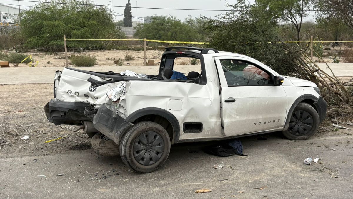 Tras el cierre de los dos carriles que van en dirección hacia la carretera a Saltillo se improvisó un carril de contraflujo | Pedro Delgado