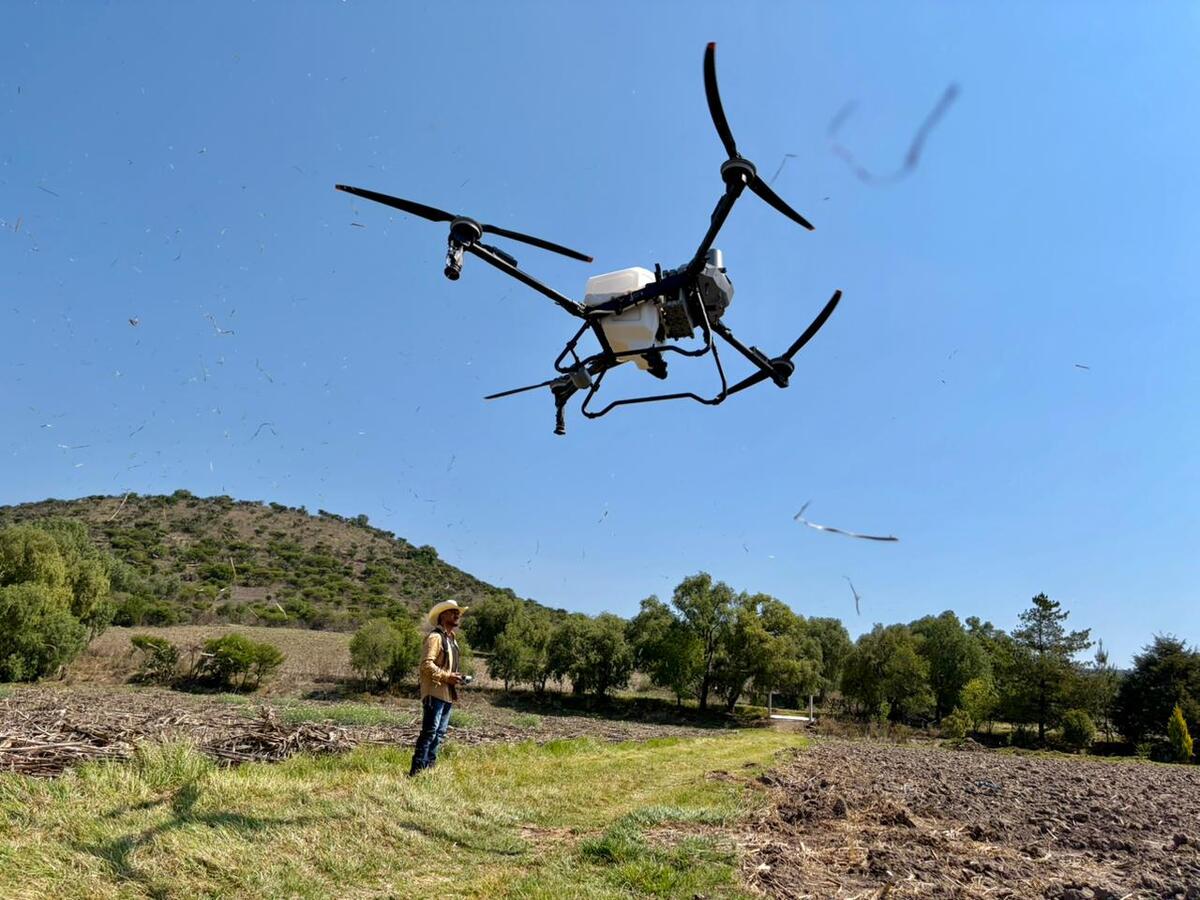 Dron entra al campo en Tepeji